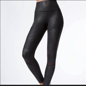 ALO high waist  leather/black glossy leggings